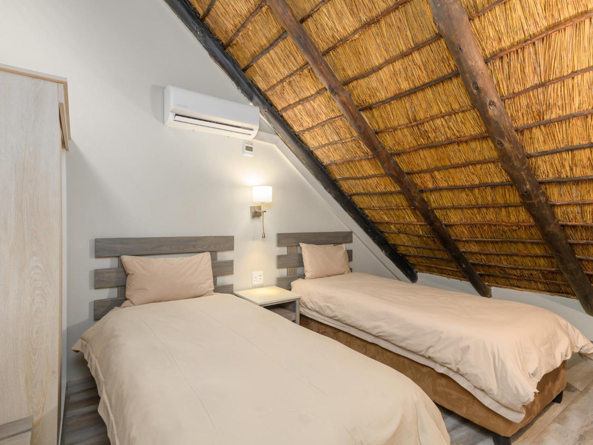 Dikhololo Apartment Brits Bilik gambar