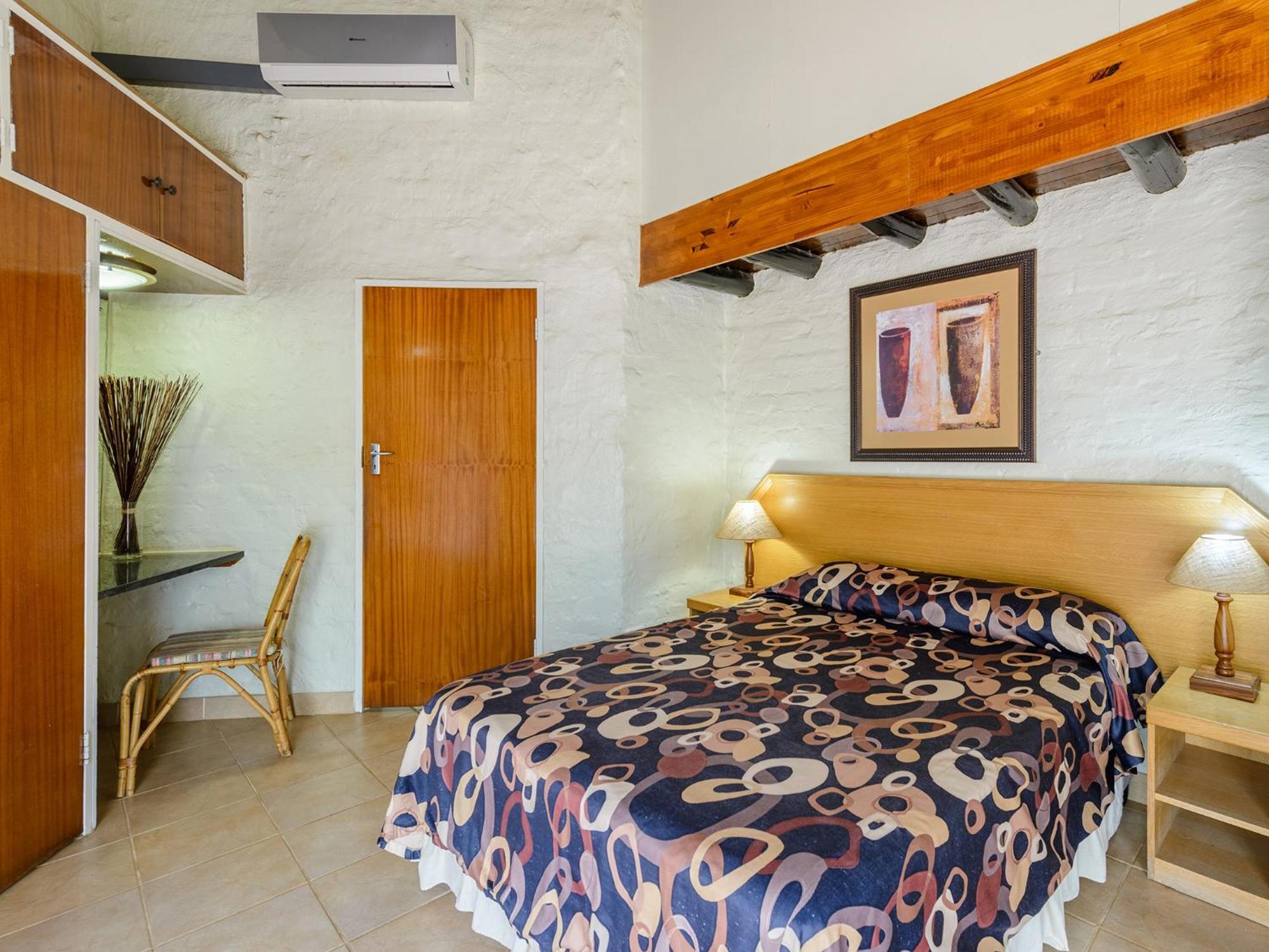 Dikhololo Apartment Brits Bilik gambar