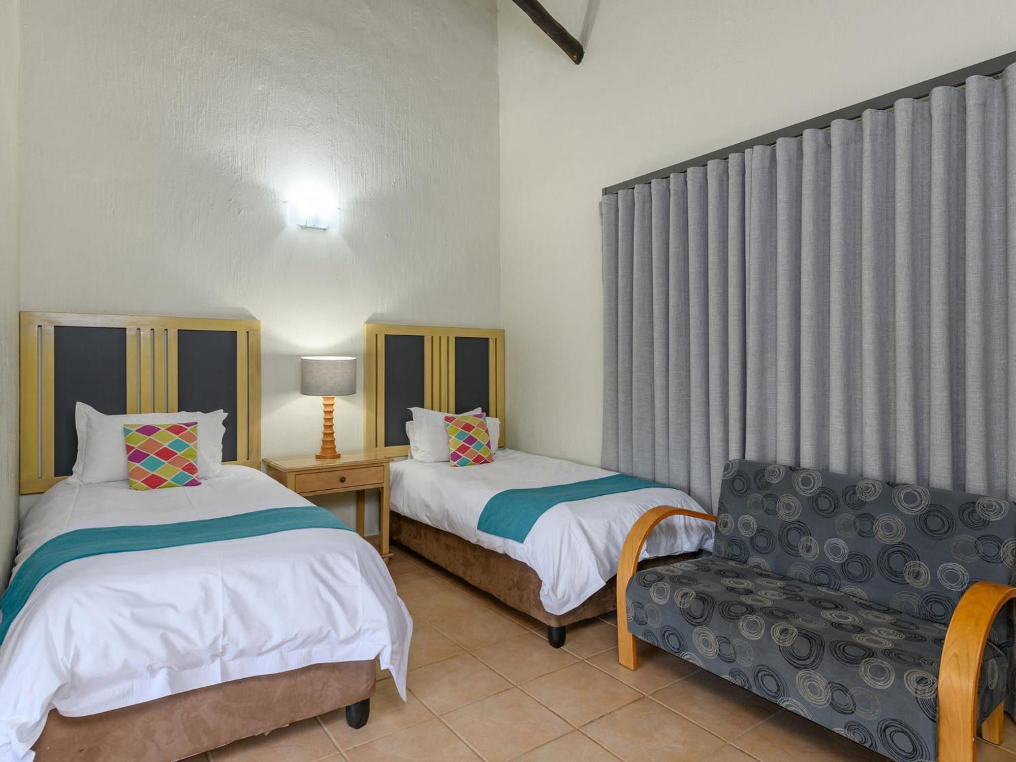 Dikhololo Apartment Brits Bilik gambar