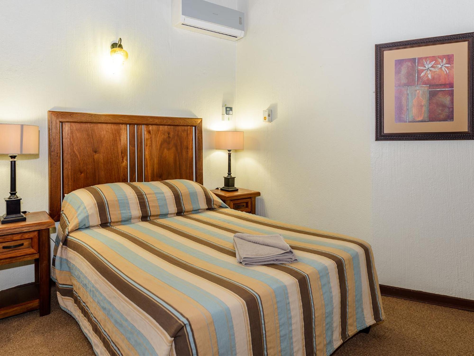 Dikhololo Apartment Brits Bilik gambar