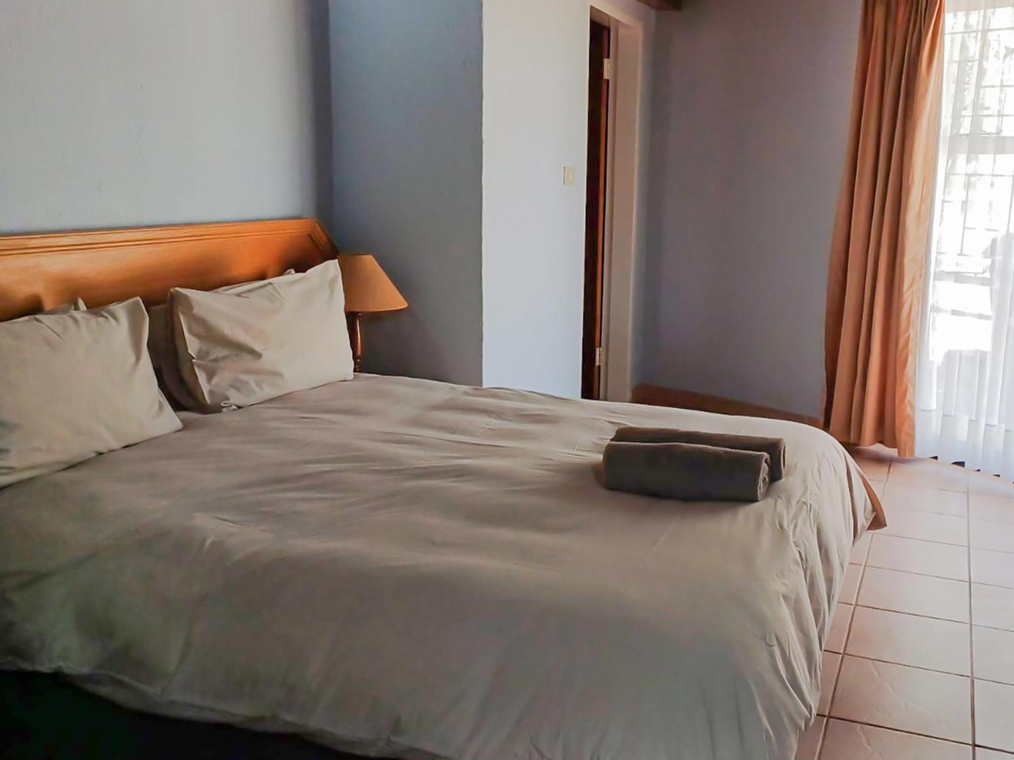 Dikhololo Apartment Brits Bilik gambar